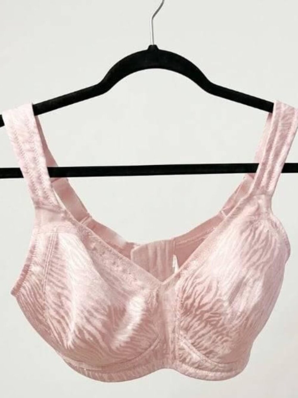 Elila Blush Tonal Jacquard Soft Cup Cushion Strap Bra 38D NWOT #99